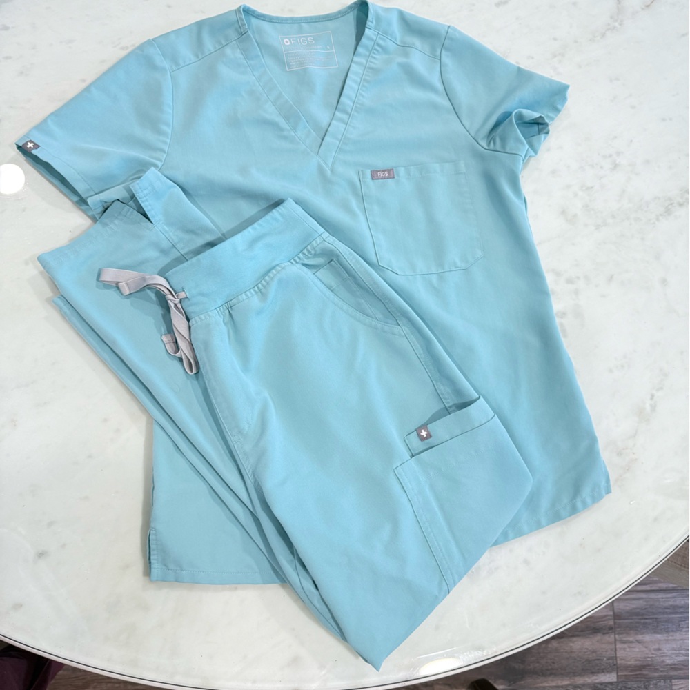 Figs scrub set